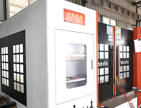 High-gloss and traceless injection mold principle